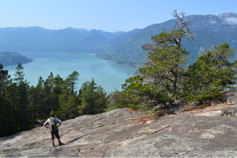 Subiendo la última ladera de granito para llegar a la primera cima