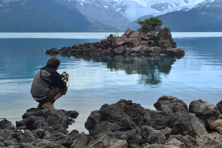 Vic tomando fotos en Garibaldi Lake