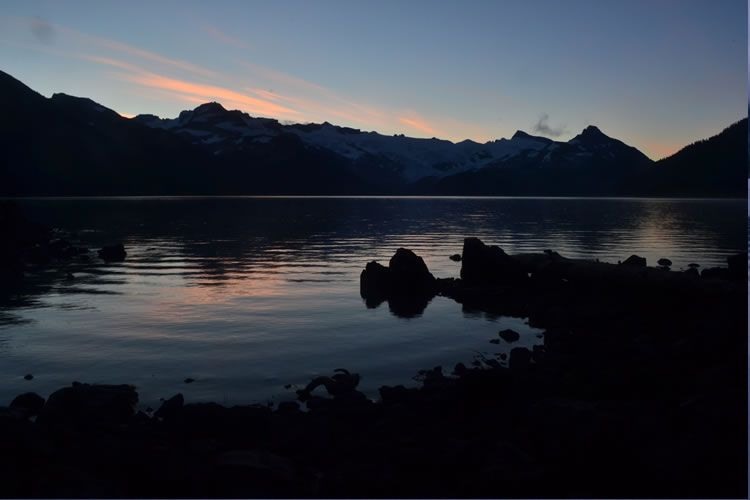 Madrugamos para ver este amanecer en Garibaldi Lake