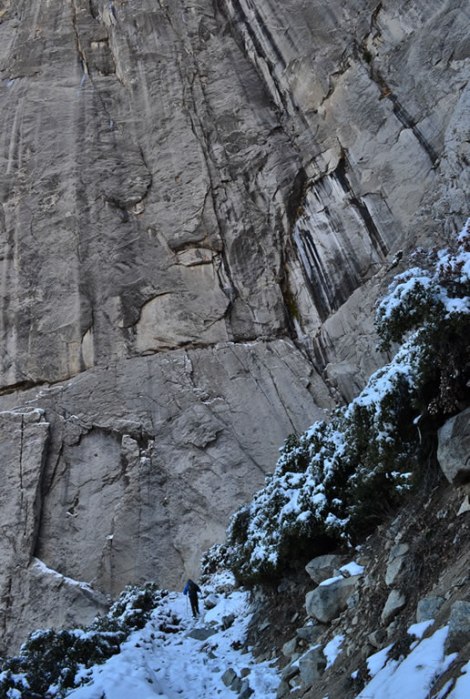 Vic se ve diminuto junto a ese murallón!!