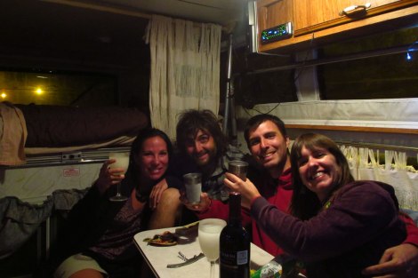 Celebrando el cumple de Maru en nuestro hogar móvil :)