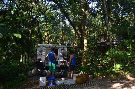 Filtrando aceite en plena selva, Palenque