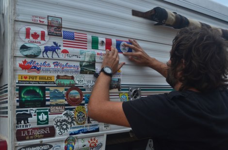 Poniendo la cuarta bandera del viaje: Belice!