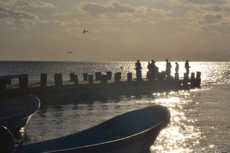 Vic pescando al amanecer, Puerto Morelos