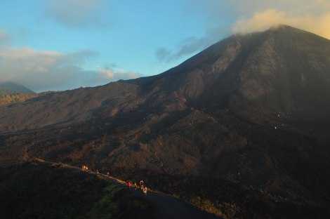 Trekking al lado del volcán Pacaya
