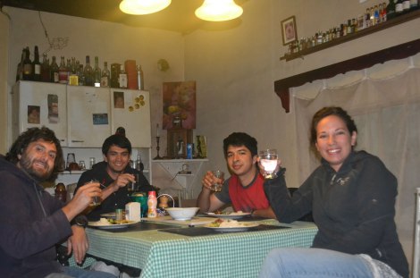 Con Damián y Danilo disfrutando una rica comida y buenas conversas!