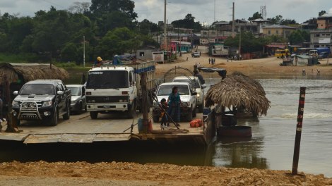 Cruce en "Ferry" tirado por lanchas