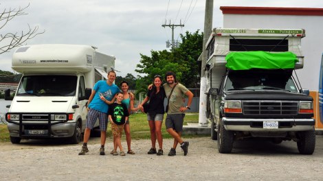 Conocimos a esta familia de Francia que estaba acampando a nuestro lado.