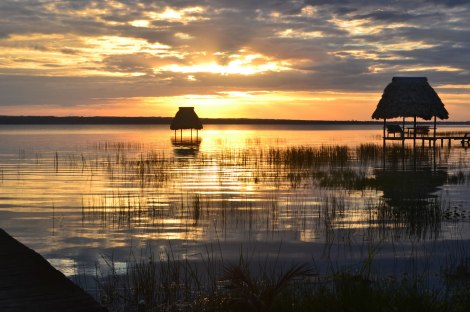 Uno de los increíbles atardeceres en el Lago