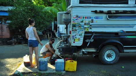 Filtrando aceite y los bomberos sapeando atrás...