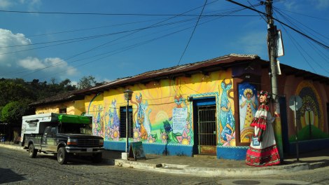 La Piscola tirando pinta en Ataco