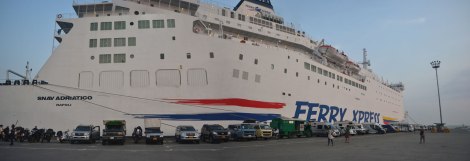 Acá estamos varios de los que cruzamos en el penúltimo Ferry Xpress