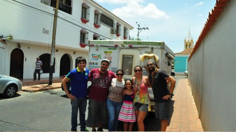 Con Diami y su familia en el centro de Coro