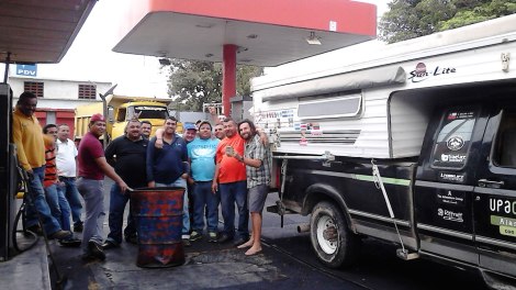 Vic y sus nuevos amigos camioneros.