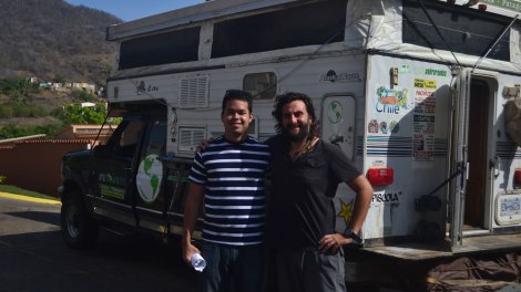 Despidiéndonos de Rafa, antes de salir hacia Mochima